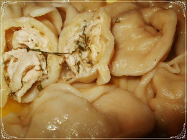 Куриные пельмени с курицей и сыром