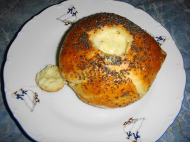 Булка с омлетом и маком