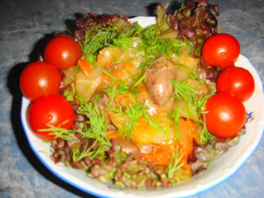 Капуста тушеная с куриными сердечками