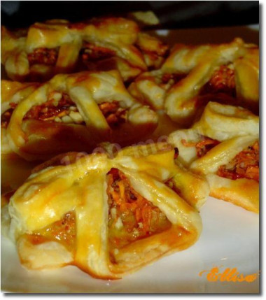 Слойки с начинкой из тыквы и орехов