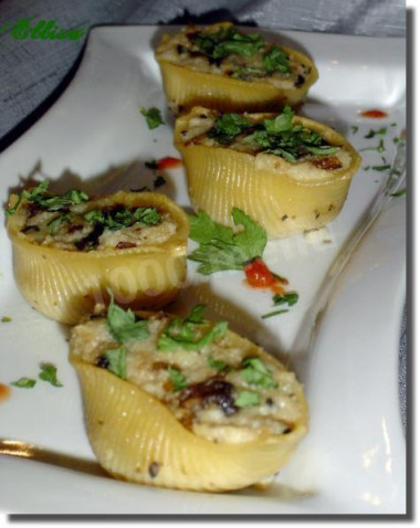 Ракушки фаршированные грибами