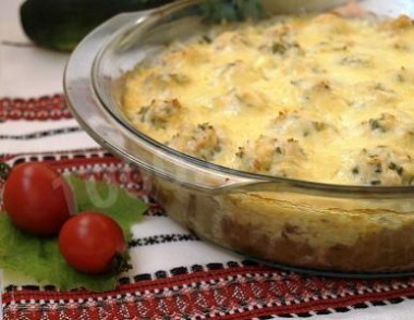 Кабачковая запеканка с виноградными листьями и мясом курицы