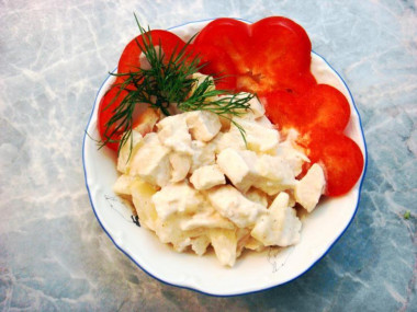 Салат с жареными куриными грудками с ананасом