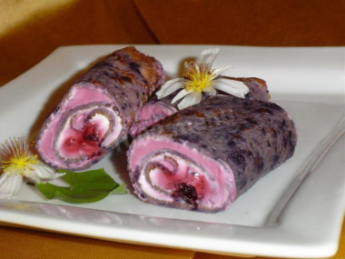 Блинчики с черникой и творожной начинкой