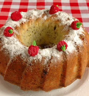 Кекс с маком и вишнями