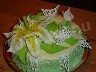 Торт Каприз с маком и орехами с цветами