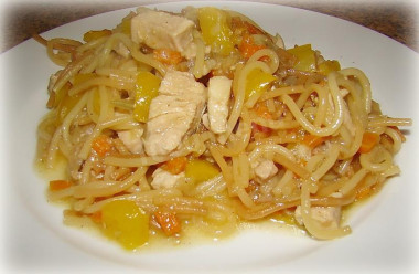 Овощное рагу с мясом и вермишелью