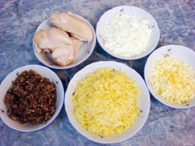 Рецепт - Салат торт - Шаг 1 - выложить курицу