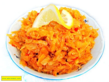 Тушеная квашеная капуста с морковью и болгарским перцем