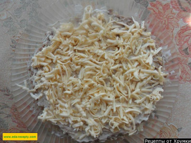 Рецепт - Салат Мимоза с горбушей - Шаг 6 -  Третий – яичные белки,