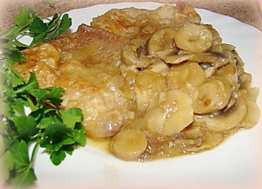 Отбивные с шампиньонами в пиве