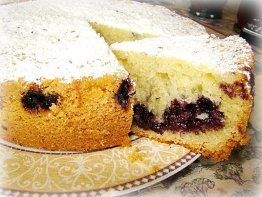 Кекс с кокосовой стружкой с ягодами