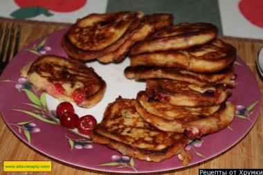 Сырники из творога с вишней и шоколадом