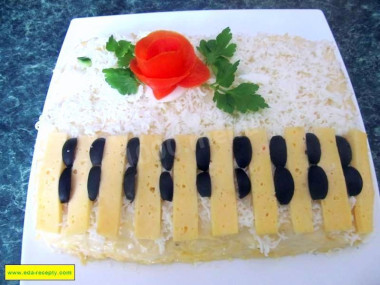 Салат Белый рояль с копченой грудкой