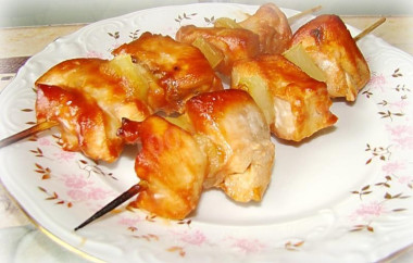 Куриный шашлык на шпажках мягкий и сочный