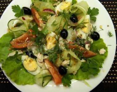 Весенний салат с курицей без майонеза
