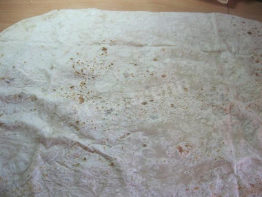 Рецепт - Рулет из лаваша с сыром и зеленым луком - Шаг 3 -  Лаваш