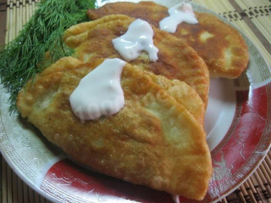 Чебуреки с курицей и зеленью