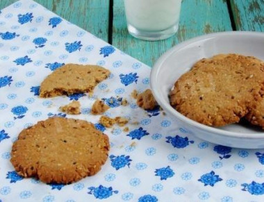 Карамельное печенье с кунжутом
