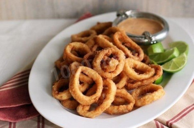 Кальмары жареные кольцами