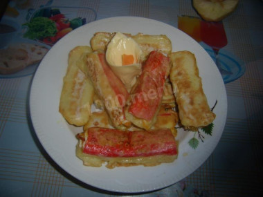 Фаршированные морковью крабовые палочки в кляре