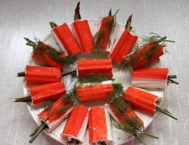 Крабовые палочки фаршированные яйцом и шпротами