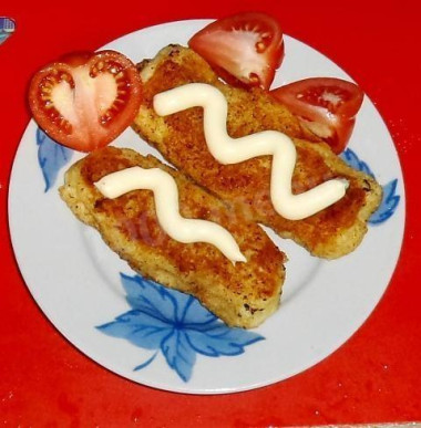 Картофельные палочки с твердым сыром в панировочных сухарях