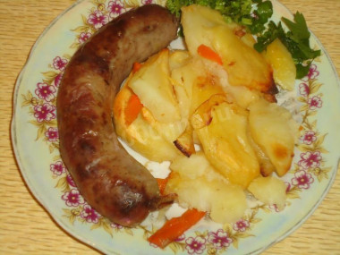 Картофель, запеченный с домашней колбасой