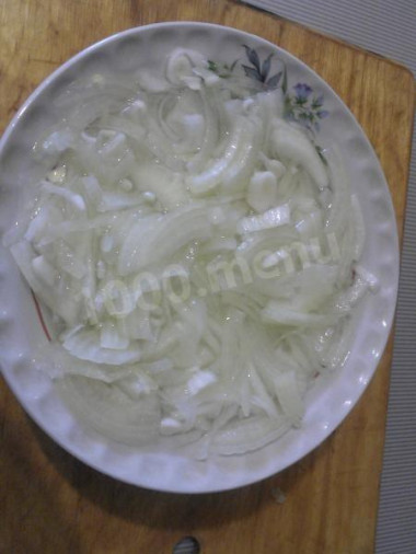 Рецепт - Мужской каприз торт салат - Шаг 3 -  На 15 мин замочить в 6% уксусе (желательно яблочном).