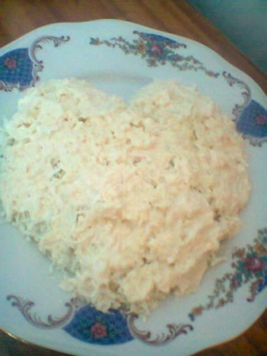 Рецепт - Салат в виде сердца - Шаг 3 -  3-ий слой: сыр с майонезом