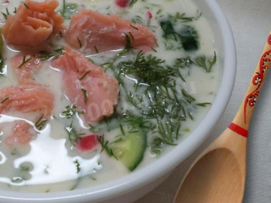 Окрошка с красной рыбой на квасе