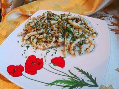 Салат из кальмаров с орехами