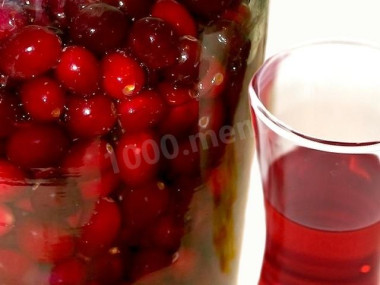 Водка с клюквенным соком и сахаром