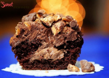 сникерс-капкейки