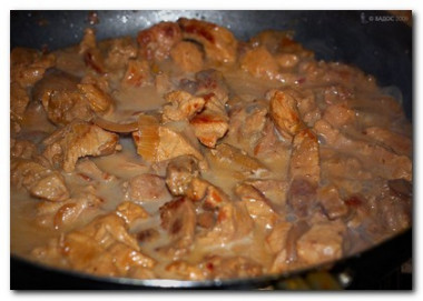 Тушеное с грибами мясо в мультиварке