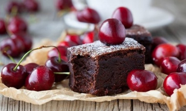 Шоколадный клафути с черешней