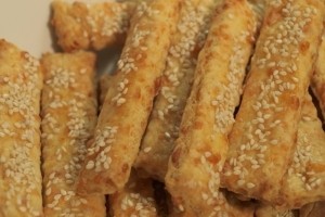 Печенье "Сырные палочки" с кунжутом