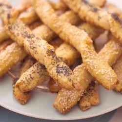 Печенье Сырные палочки с горчицей