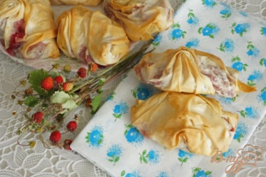 Пирожки "Плиссе" с земляникой