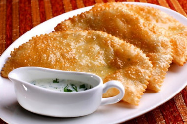 «Крымские» чебуреки из слоеного теста