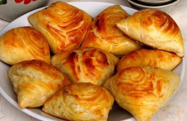 Слоёная самса с мясом