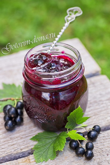 Черная смородина перетертая с сахаром