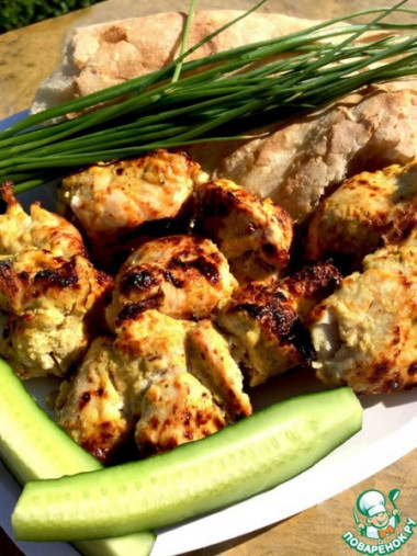 Куриный шашлык в сметанно-чесночном маринаде