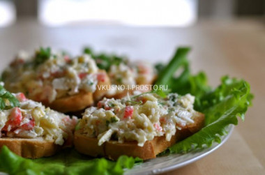 С крабовыми палочками и сыром