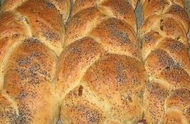 ХЛЕБ С КОПЧЕНЫМ КОЛБАСНЫМ СЫРОМ И ОЛИВКАМИ