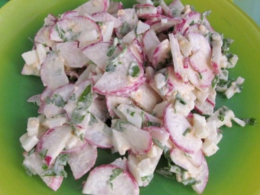 С редисом и яйцом.