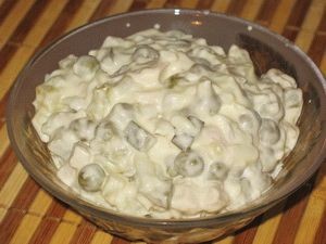 С курицей,солёными огурцами(Столичный)