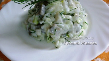 Салат с сельдью и луком (классика)