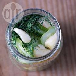 Малосольные огурцы с минералкой