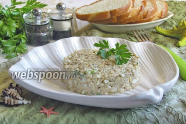 Рыбный салат с рисом и сыром